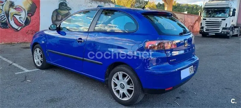 Usado Seat Ibiza Stella 100 CV (73 kW) 2003 Azul Utilitario