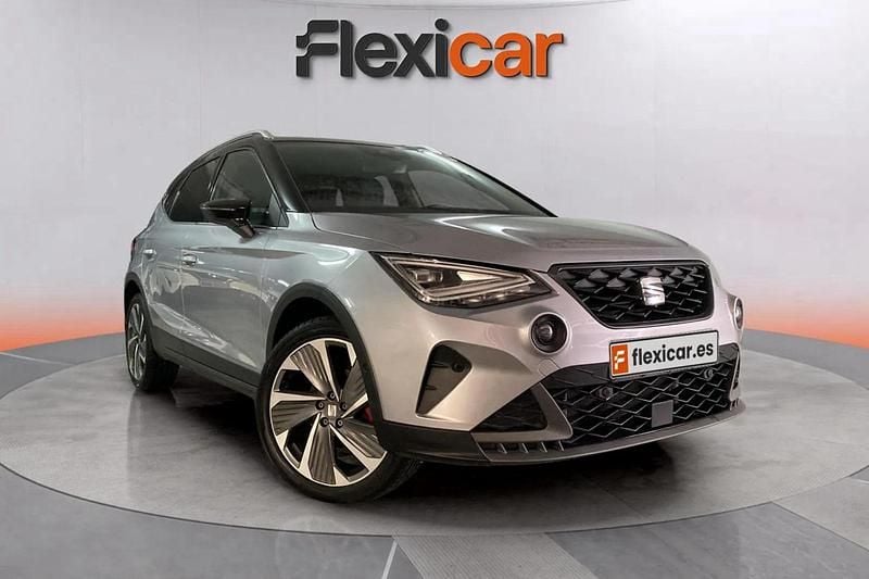 Gris Usado 2024 Seat Arona FR SUV | 20.690 € (Precio justo) - Imagen 1/4
