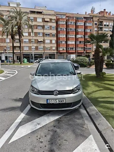 Usado VW Touran Advance 105 CV (77 kW) 2011 Gris / plata Monovolumen