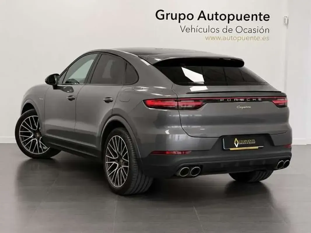 Usado Porsche Cayenne E-Hybrid 462 CV (339 kW) 2022 Gris SUV
