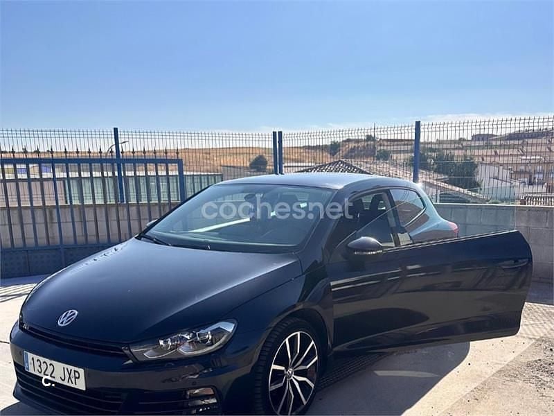 Negro Usado 2017 VW Scirocco R-line Coupe | 16.000 € (Buen precio) - Imagen 1/4