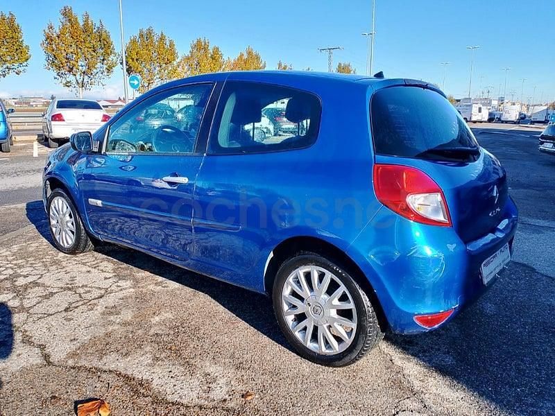 Usado Renault Clio II 100 CV (73 kW) 2009 Azul Berlina