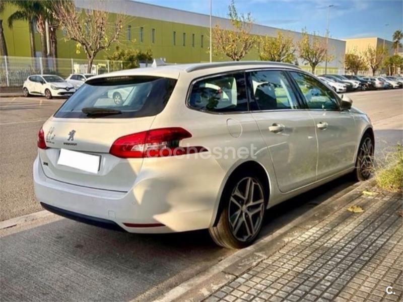 Blanco Usado 2017 Peugeot 308 Allure Familiar | 9990 € (Buen precio) - Imagen 1/4