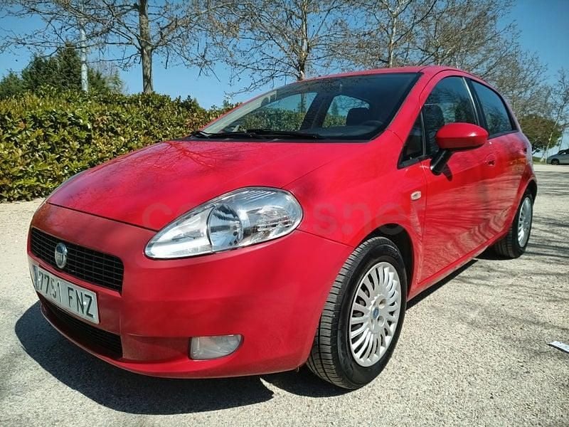 Usado Fiat Grande Punto Active 95 CV (69 kW) 2007 Rojo Utilitario