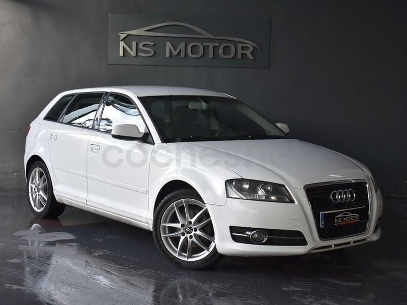 Usado Audi A3 Attraction 105 CV (77 kW) 2012 Blanco Utilitario