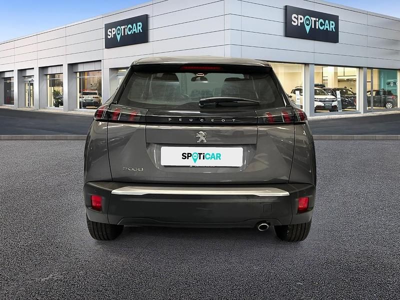 Usado Peugeot 2008 Active 110 CV (80 kW) 2021 Gris SUV