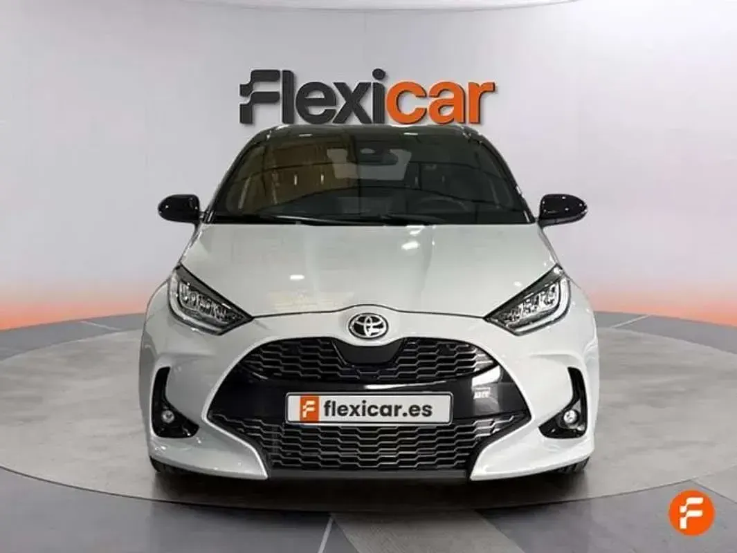 Usado Toyota Yaris Plus 116 CV (85 kW) 2022 Blanco Utilitario