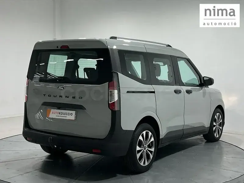 Usado Ford Tourneo Courier Titanium 125 CV (91 kW) 2024 Gris / plata Monovolumen
