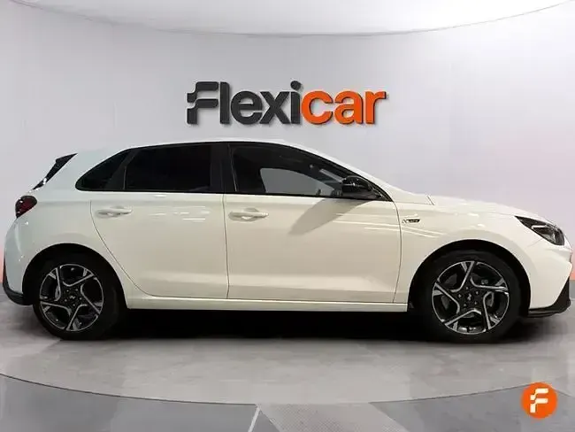 Usado Hyundai i30 N Line 120 CV (88 kW) 2023 Blanco