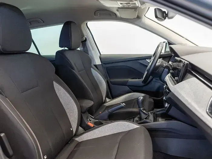 Usado Skoda Kamiq Selection 115 CV (84 kW) 2025 Gris plata SUV