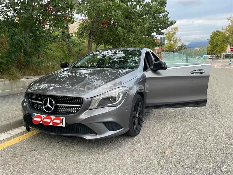 Usado Mercedes CLA200 136 CV (100 kW) 2015 Gris / plata Berlina