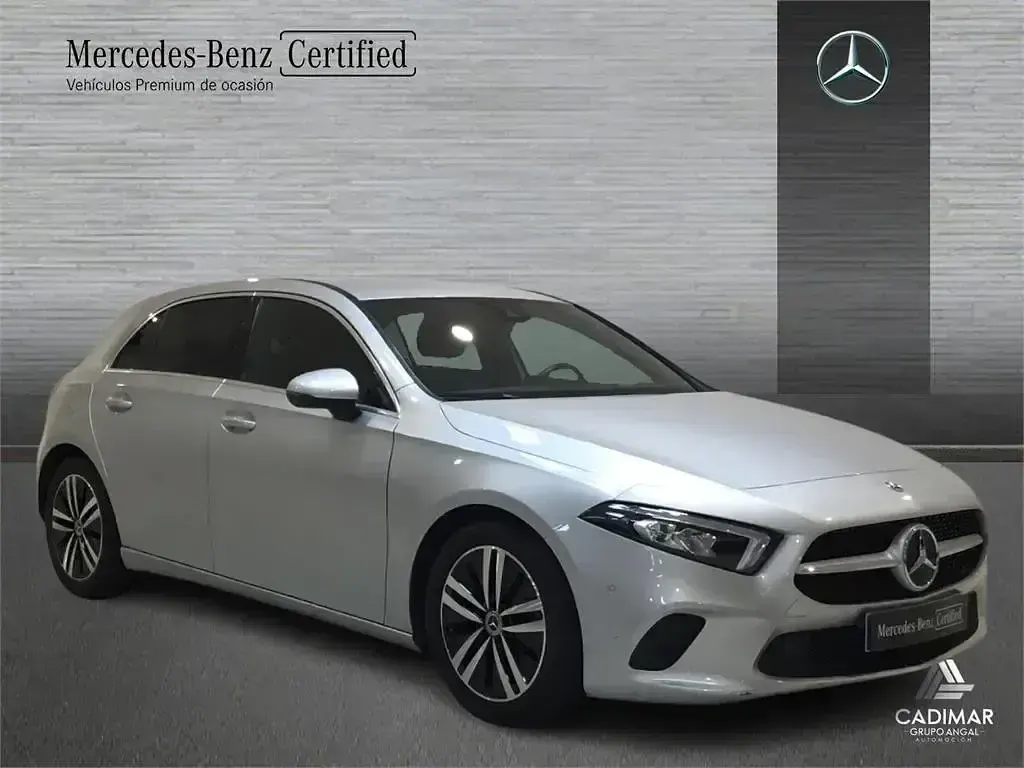 Usado Mercedes A180 Progressive 116 CV (85 kW) 2022 Gris / plata Berlina
