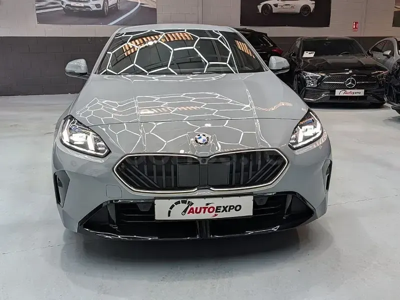 Usado BMW 118 Comfort Edition 150 CV (110 kW) 2025 Gris / plata Utilitario