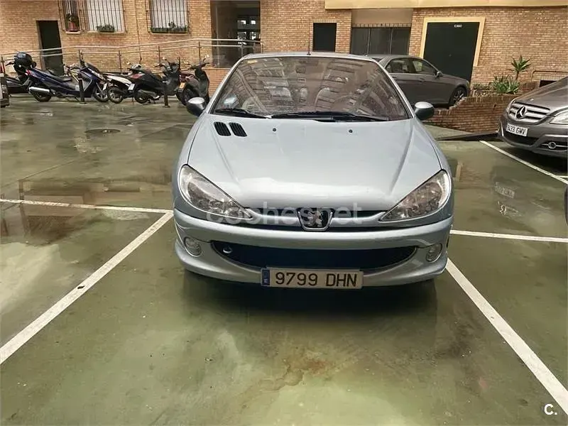 Usado Peugeot 206 CC 138 CV (101 kW) 2005 Gris / plata Descapotable