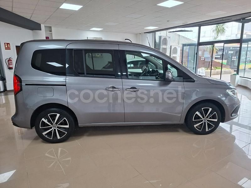 Usado Mercedes T180 116 CV (85 kW) 2023 Gris / plata Monovolumen