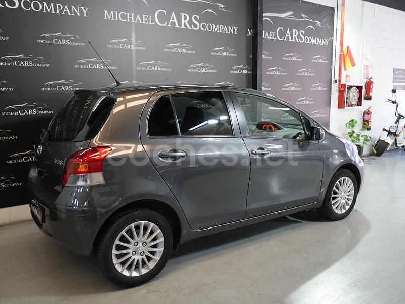 Usado Toyota Yaris Sol 101 CV (74 kW) 2009 Gris / plata Berlina