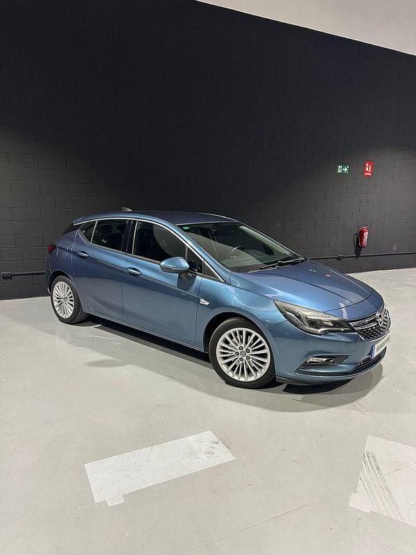 Usado Opel Astra Excellence 136 CV (100 kW) 2016 Azul Berlina