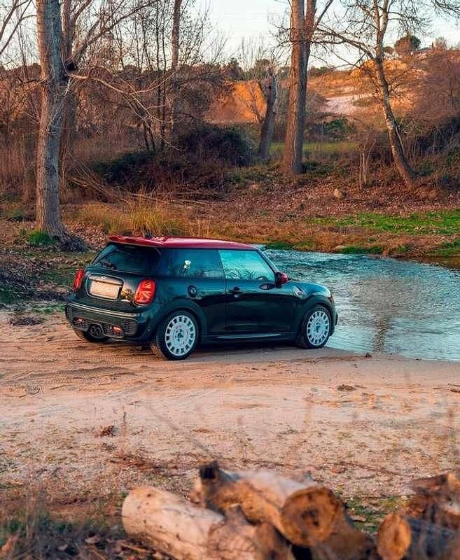Usado Mini John Cooper Works 230 CV (169 kW) 2018 Verde Utilitario