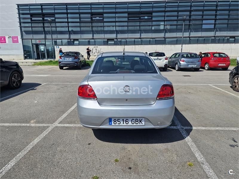 Usado Fiat Linea Emotion 90 CV (66 kW) 2008 Gris / plata Berlina