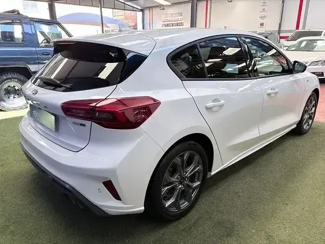 Usado Ford Focus ST-Line 125 CV (91 kW) 2023 Blanco Berlina