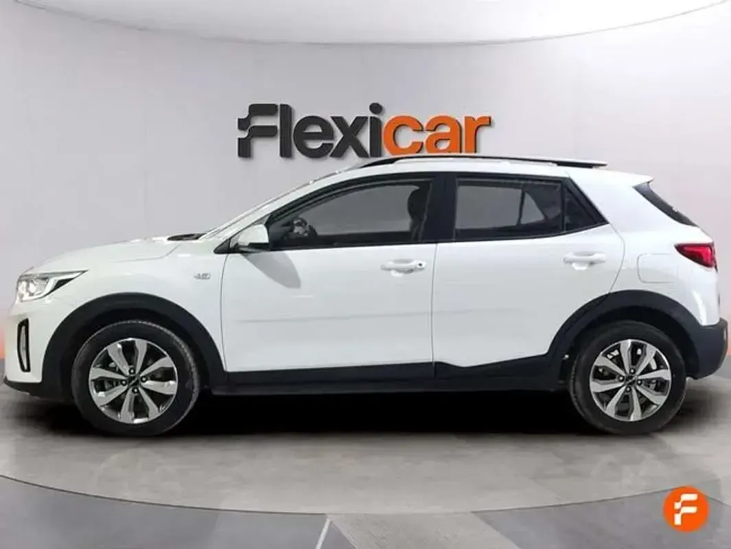 Usado Kia Stonic 84 CV (61 kW) 2022 Blanco SUV