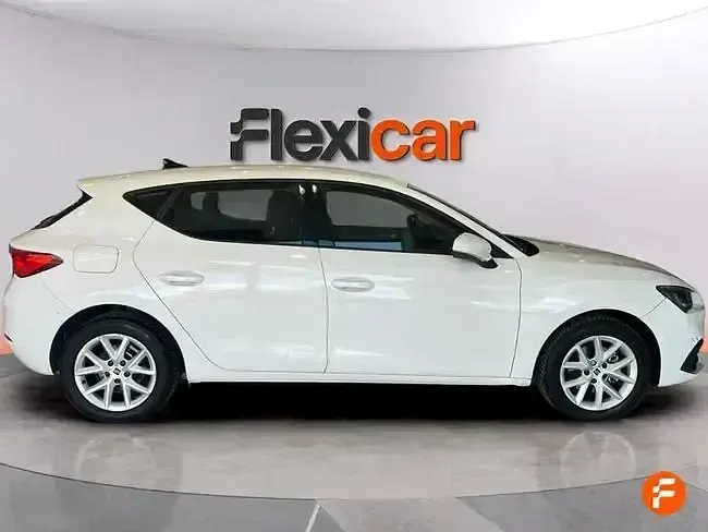 Usado Seat Leon Reference 115 CV (84 kW) 2022 Blanco