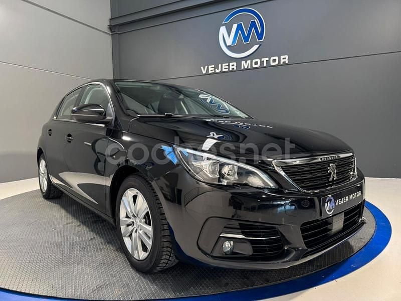 Usado Peugeot 308 Access 100 CV (73 kW) 2019 Negro Berlina