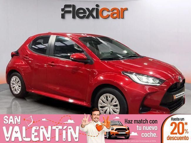 Usado Toyota Yaris Hybrid Active 116 CV (85 kW) 2023 Rojo Berlina