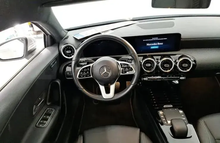 Usado Mercedes A180 136 CV (100 kW) 2022 Blanco Berlina