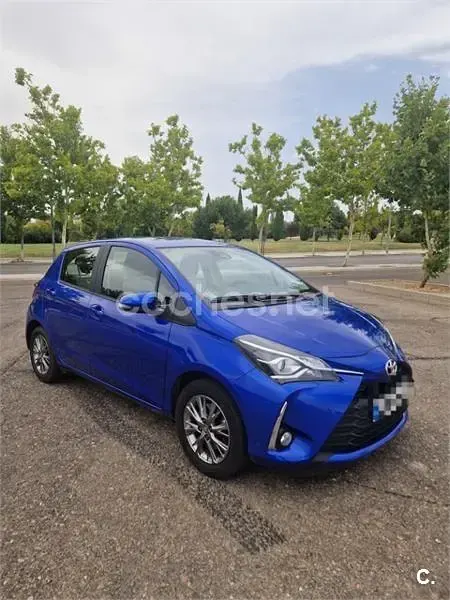 Usado Toyota Yaris Active 111 CV (81 kW) 2018 Azul Berlina