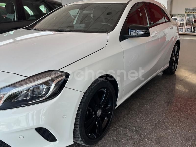 Usado Mercedes A180 Urban 109 CV (80 kW) 2016 Blanco Berlina