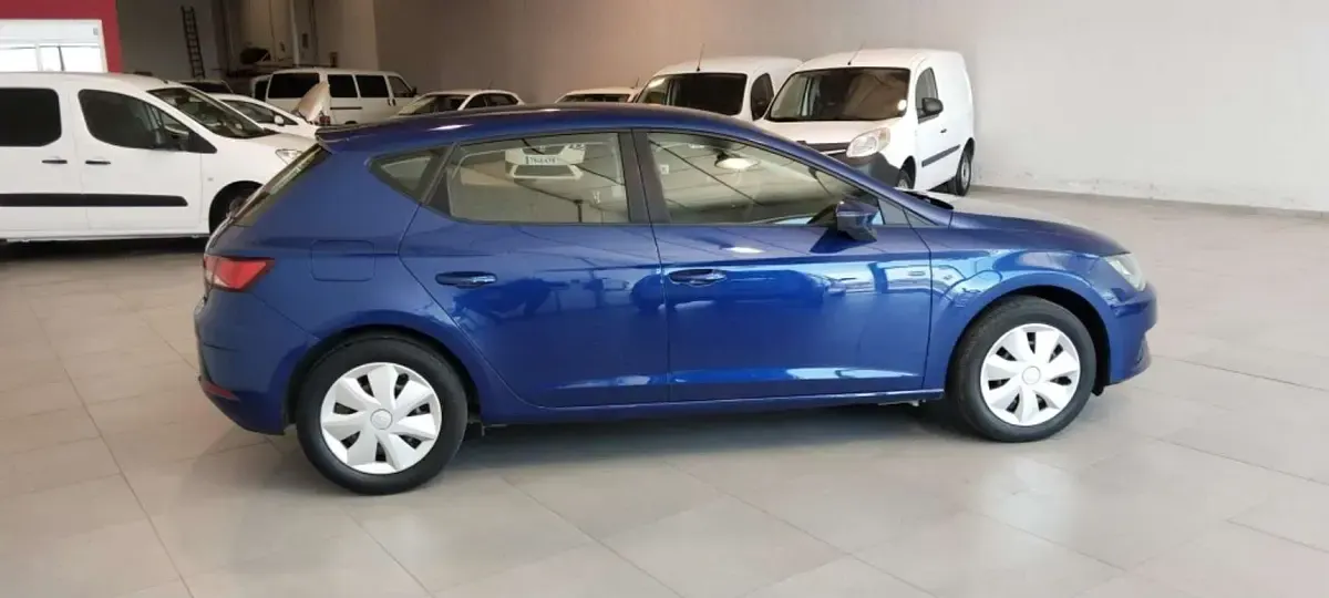 Usado Seat Leon Reference 110 CV (80 kW) 2018 Azul Utilitario
