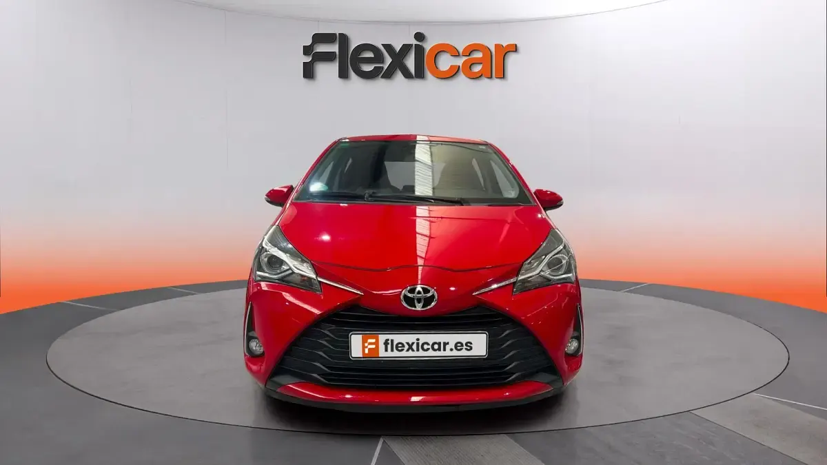 Usado Toyota Yaris Active 69 CV (50 kW) 2019 Rojo Berlina