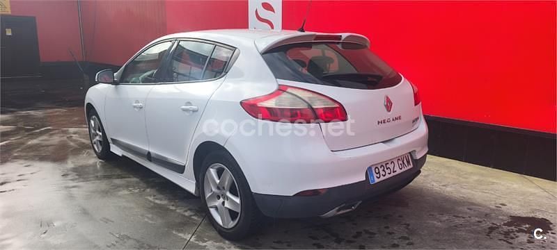 Usado Renault Mégane Dynamique 110 CV (80 kW) 2009 Blanco Berlina