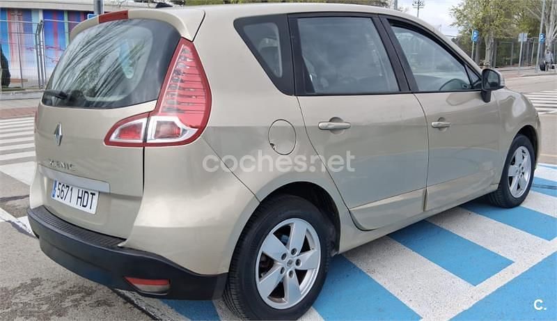 Usado Renault Scénic III 110 CV (80 kW) 2011 Beige Monovolumen