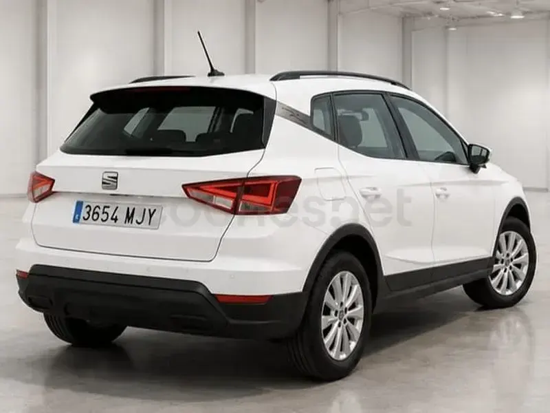 Usado Seat Arona Style 110 CV (80 kW) 2023 Blanco SUV