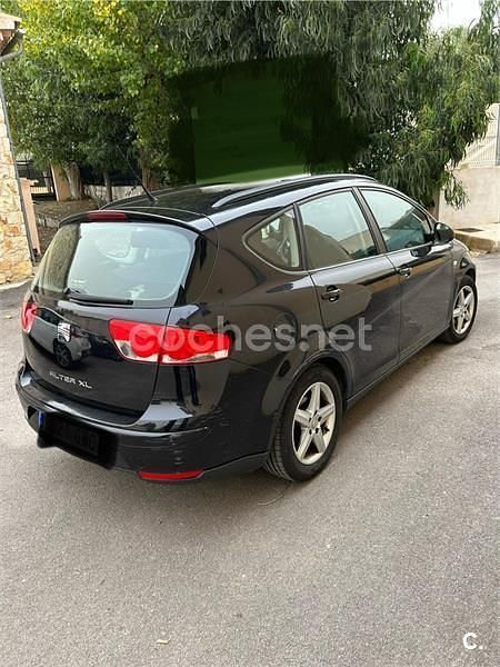 Usado Seat Altea XL Reference 125 CV (91 kW) 2010 Negro Monovolumen