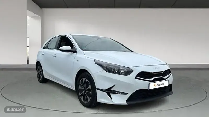 Usado Kia Ceed 100 CV (73 kW) 2024 Blanco Utilitario