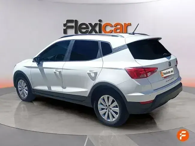 Usado Seat Arona Style Plus 110 CV (80 kW) 2021 Blanco SUV