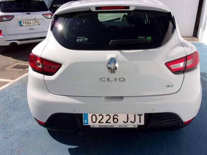 Usado Renault Clio GrandTour LIMITED 75 CV (55 kW) 2015 Blanco Familiar