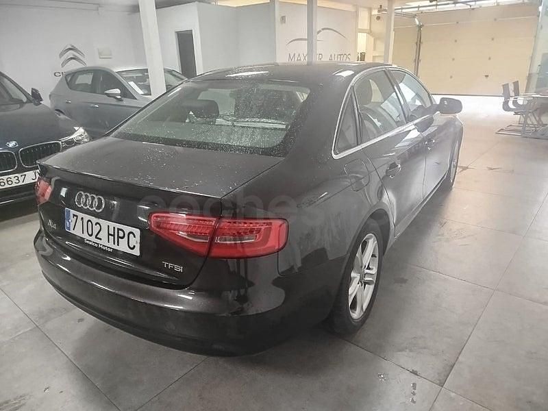 Usado Audi A4 120 CV (88 kW) 2013 Gris / plata Berlina