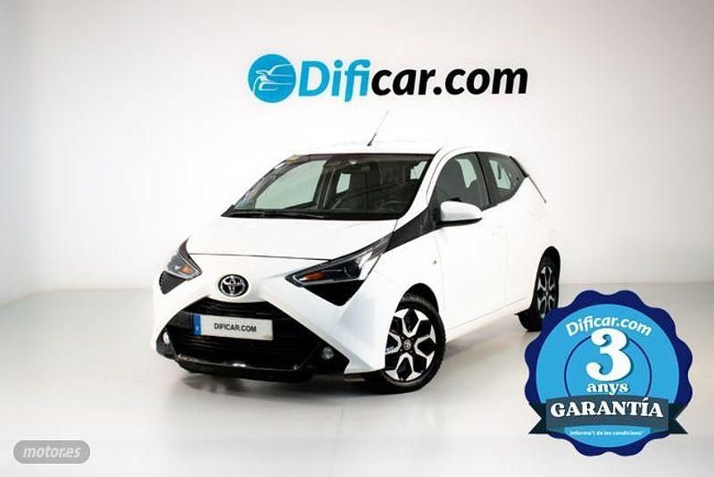 Blanco Usado 2021 Toyota Aygo X-play Utilitario | 13.990 € (Un poco caro) - Imagen 1/4