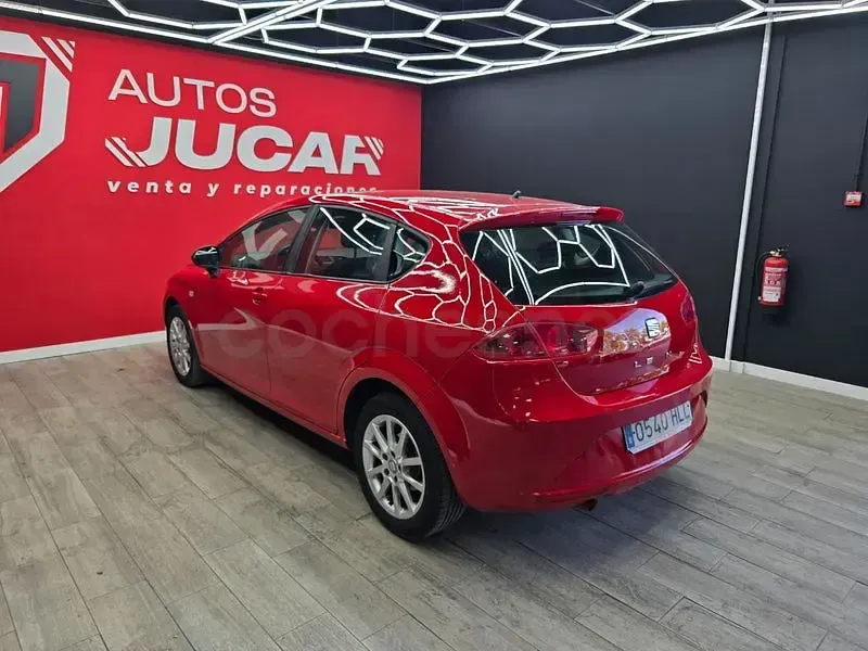 Usado Seat Leon Style 105 CV (77 kW) 2012 Rojo Berlina