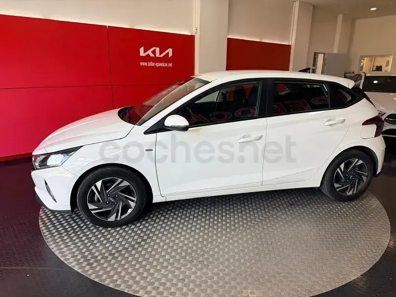 Usado Hyundai i20 100 CV (73 kW) 2021 Blanco Utilitario