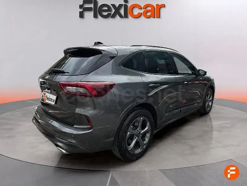 Usado Ford Kuga ST-Line 150 CV (110 kW) 2025 Gris / plata SUV