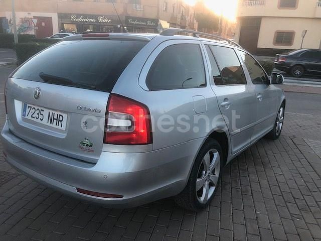 Usado Skoda Octavia Ambition 105 CV (77 kW) 2011 Gris / plata Familiar