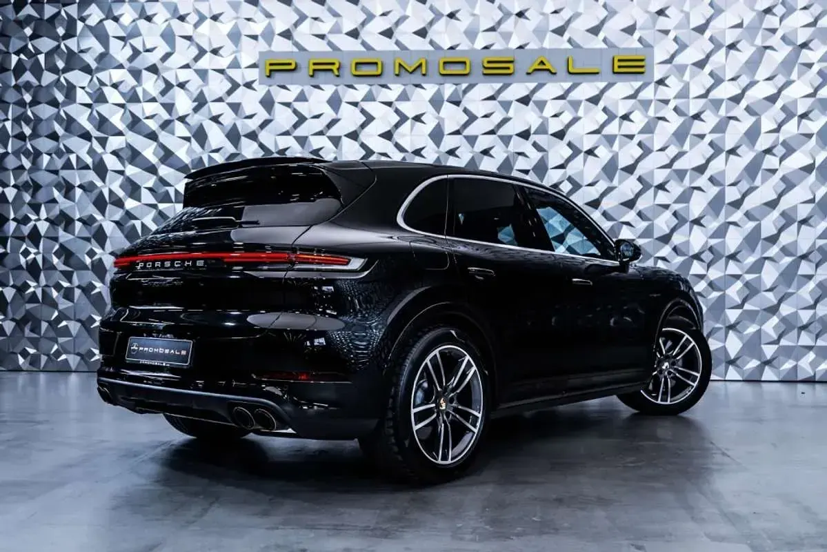 Usado Porsche Cayenne Turbo E-Hybrid 740 CV (544 kW) 2024 Negro SUV