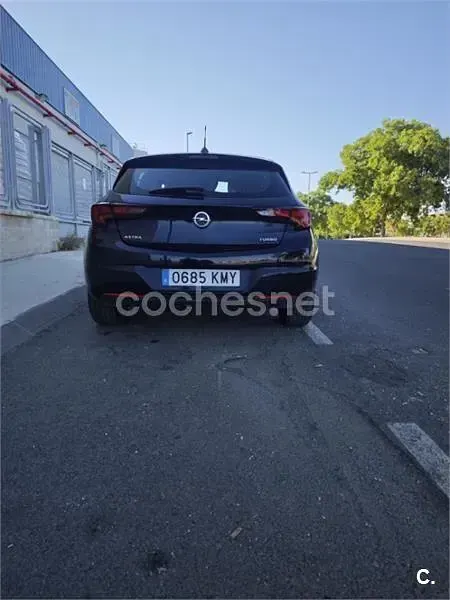 Usado Opel Astra Selective 125 CV (91 kW) 2018 Negro Berlina