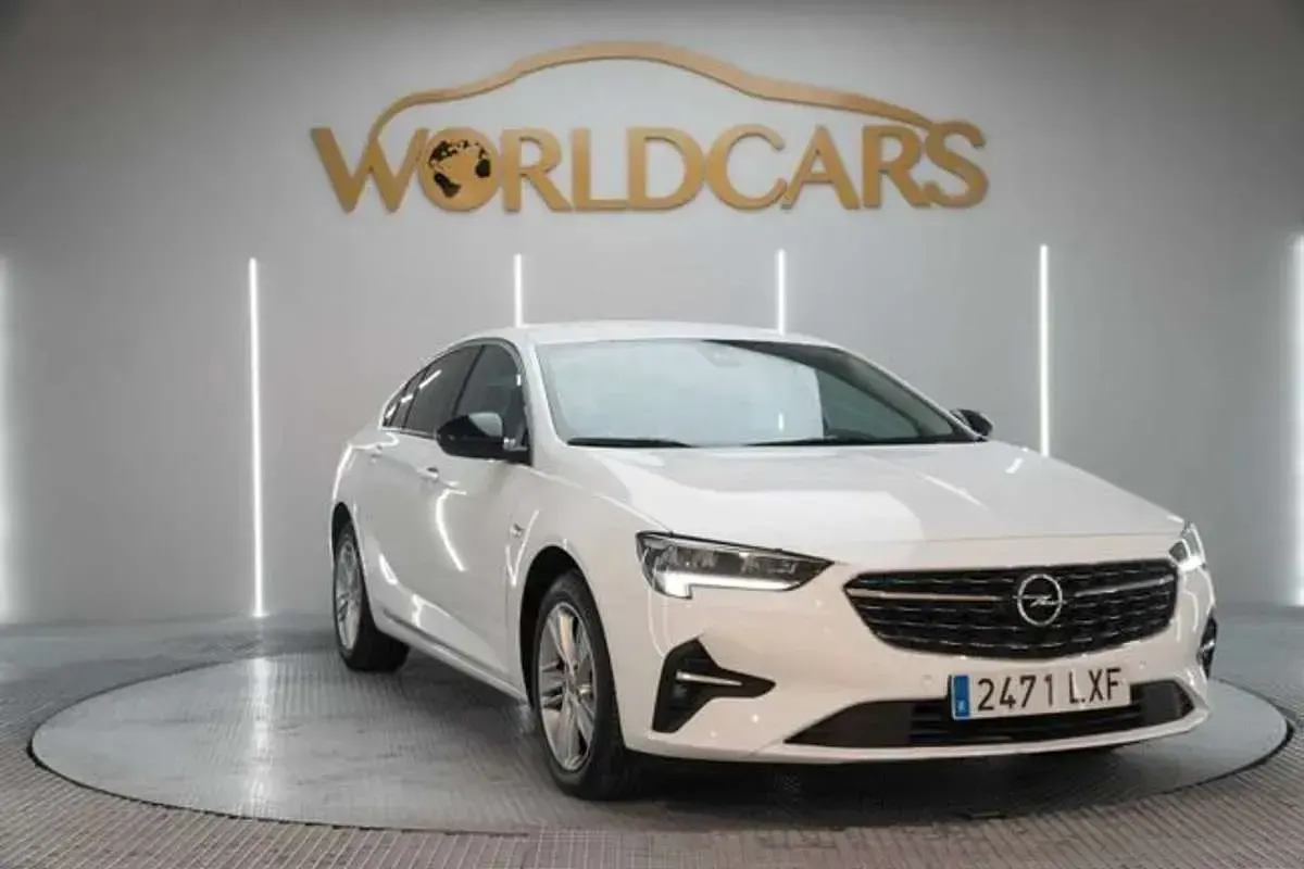 Usado Opel Insignia Business 122 CV (89 kW) 2022 Blanco Berlina