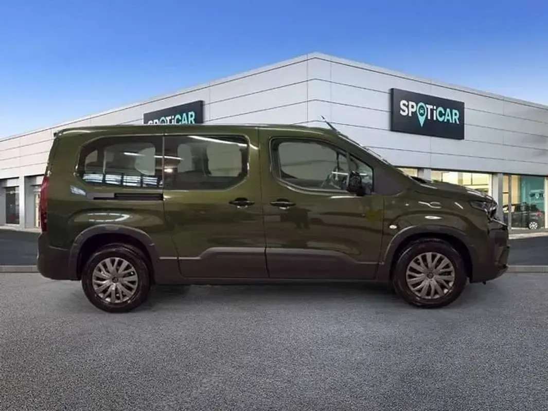 Usado Peugeot Rifter Allure 102 CV (75 kW) 2025 Verde Monovolumen